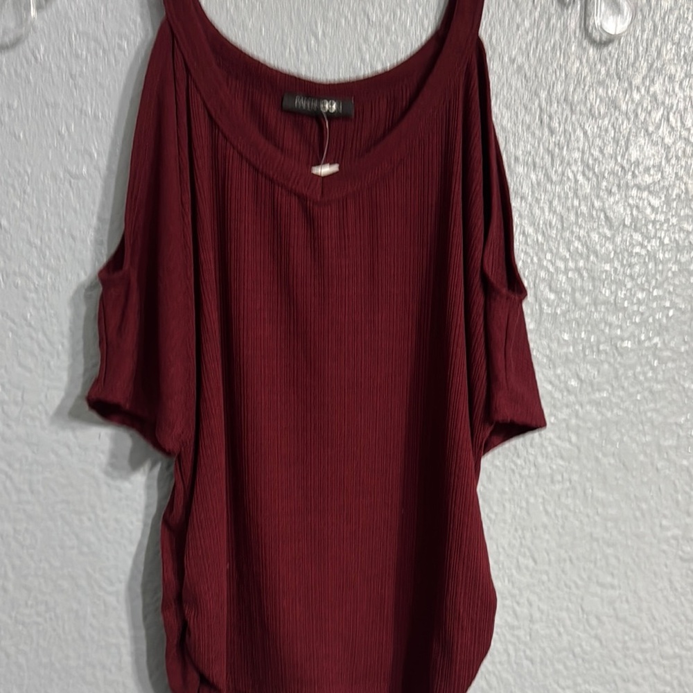Women's Burgundy Top